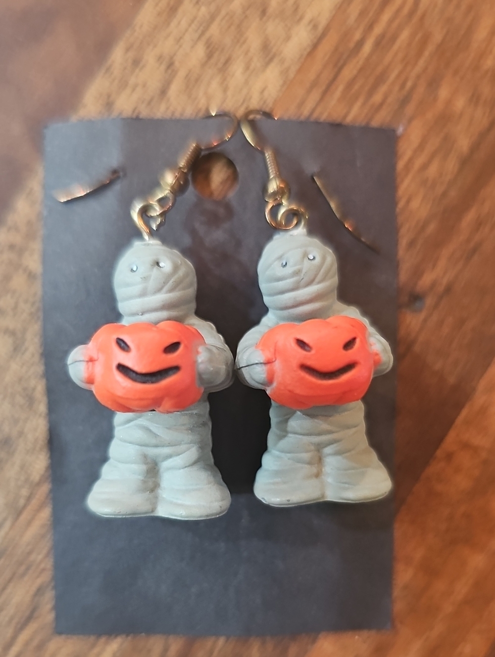 Vintage Gray Mummy Earrings  Orange  Pumpkins Jack-o'-Lanterns Dangle Retro 80s